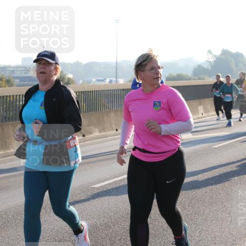 03.10.2025 - Köhlbrandbrückenlauf Lena Gebhardt http://msf.ph/oto/9041887 03.10.2025 09:25:48 Position 1  meine-sportfotos.de