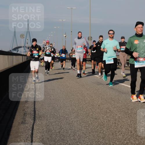 03.10.2025 - Köhlbrandbrückenlauf Fabian Wolf http://msf.ph/oto/9041888 03.10.2025 09:55:35 Position 3 2077, 3238, 3210 meine-sportfotos.de