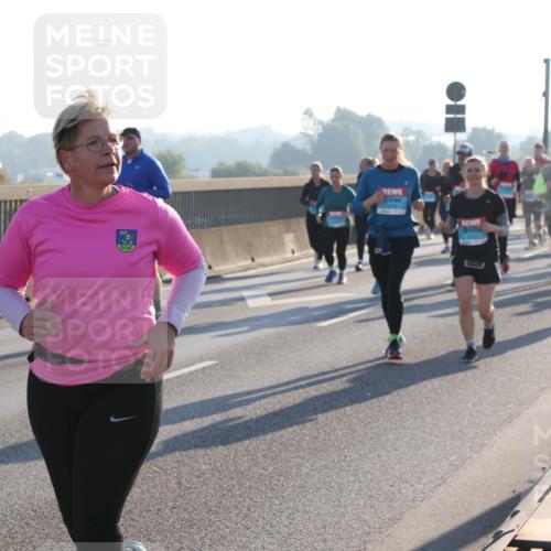 03.10.2025 - Köhlbrandbrückenlauf Lena Gebhardt http://msf.ph/oto/9041905 03.10.2025 09:25:48 Position 1  meine-sportfotos.de