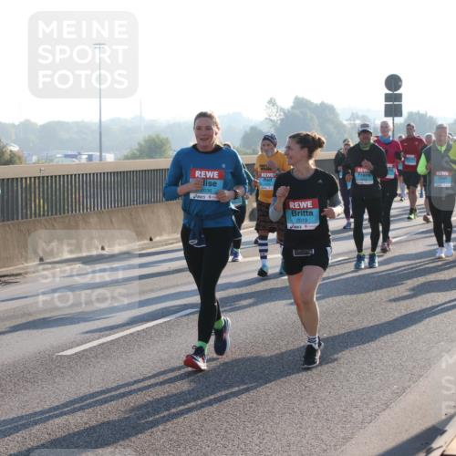 03.10.2025 - Köhlbrandbrückenlauf Lena Gebhardt http://msf.ph/oto/9041924 03.10.2025 09:25:50 Position 1 2409, 2036, 2019 meine-sportfotos.de