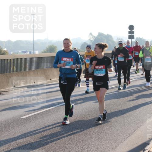 03.10.2025 - Köhlbrandbrückenlauf Lena Gebhardt http://msf.ph/oto/9041928 03.10.2025 09:25:50 Position 1 2405, 036, 2019 meine-sportfotos.de