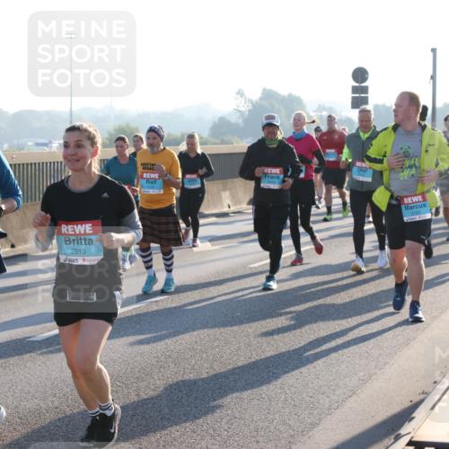 03.10.2025 - Köhlbrandbrückenlauf Lena Gebhardt http://msf.ph/oto/9041971 03.10.2025 09:25:51 Position 1 2036, 2019, 3122, 2153 meine-sportfotos.de