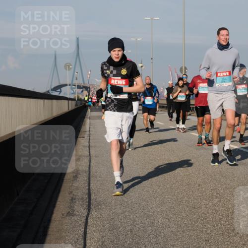 03.10.2025 - Köhlbrandbrückenlauf Fabian Wolf http://msf.ph/oto/9041985 03.10.2025 09:55:38 Position 3 3781, 1191 meine-sportfotos.de