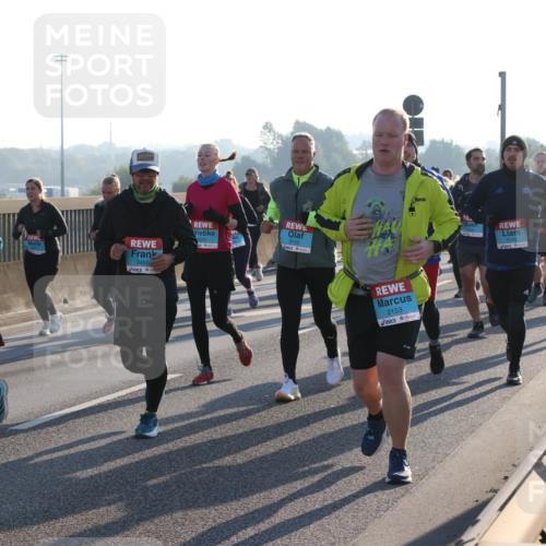 03.10.2025 - Köhlbrandbrückenlauf Lena Gebhardt http://msf.ph/oto/9042014 03.10.2025 09:25:53 Position 1 3122, 3455, 3120, 2153, 3119 meine-sportfotos.de