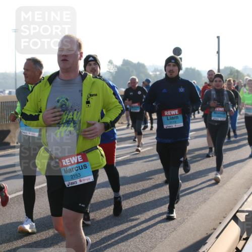 03.10.2025 - Köhlbrandbrückenlauf Lena Gebhardt http://msf.ph/oto/9042057 03.10.2025 09:25:54 Position 1 2255, 3120, 2153, 3119 meine-sportfotos.de