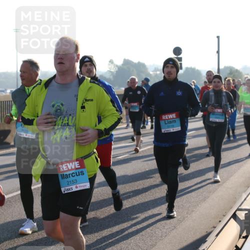 03.10.2025 - Köhlbrandbrückenlauf Lena Gebhardt http://msf.ph/oto/9042064 03.10.2025 09:25:54 Position 1 2255, 3120, 2153, 3119 meine-sportfotos.de