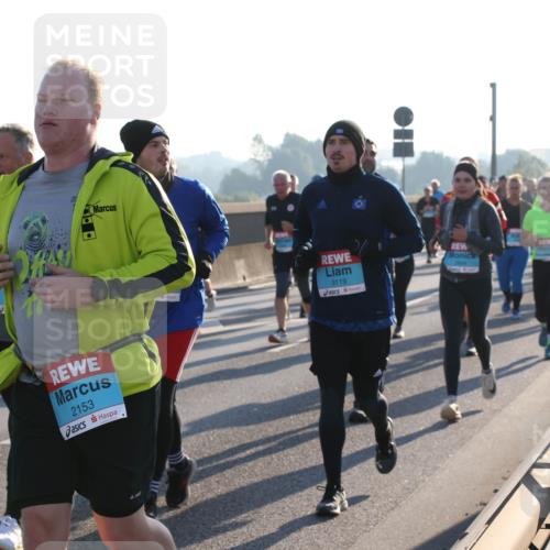 03.10.2025 - Köhlbrandbrückenlauf Lena Gebhardt http://msf.ph/oto/9042076 03.10.2025 09:25:54 Position 1 2255, 2153, 3119 meine-sportfotos.de