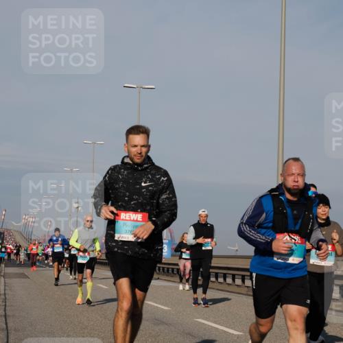 03.10.2025 - Köhlbrandbrückenlauf Fabian Wolf http://msf.ph/oto/9042110 03.10.2025 09:55:43 Position 3 376 meine-sportfotos.de