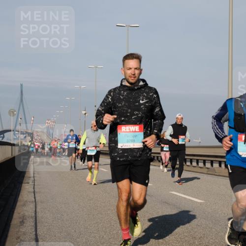 03.10.2025 - Köhlbrandbrückenlauf Fabian Wolf http://msf.ph/oto/9042116 03.10.2025 09:55:43 Position 3 3768, 3767, 1227 meine-sportfotos.de