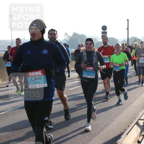 03.10.2025 - Köhlbrandbrückenlauf Lena Gebhardt http://msf.ph/oto/9042123 03.10.2025 09:25:55 Position 1 2125, 3119, 2644, 2049 meine-sportfotos.de