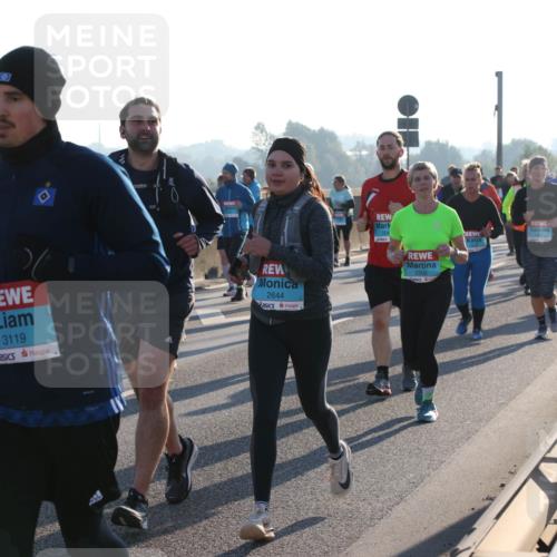 03.10.2025 - Köhlbrandbrückenlauf Lena Gebhardt http://msf.ph/oto/9042132 03.10.2025 09:25:56 Position 1 2125, 3119, 2644, 2502 meine-sportfotos.de