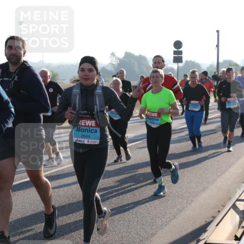 03.10.2025 - Köhlbrandbrückenlauf Lena Gebhardt http://msf.ph/oto/9042148 03.10.2025 09:25:56 Position 1 9, 2644, 2502 meine-sportfotos.de