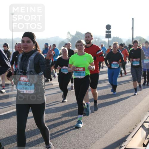 03.10.2025 - Köhlbrandbrückenlauf Lena Gebhardt http://msf.ph/oto/9042152 03.10.2025 09:25:56 Position 1 2635, 2644, 3130, 2502 meine-sportfotos.de