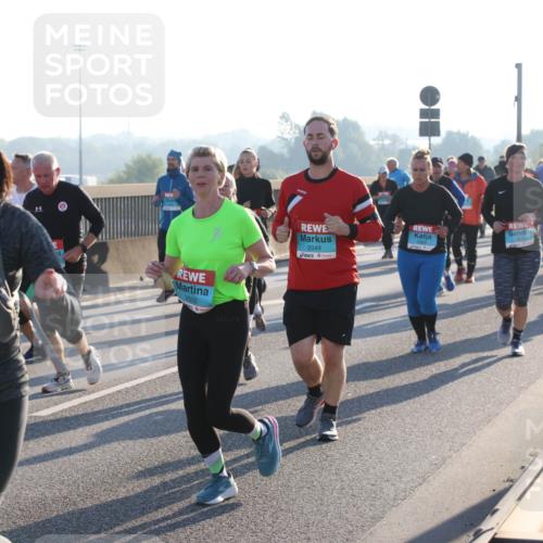 03.10.2025 - Köhlbrandbrückenlauf Lena Gebhardt http://msf.ph/oto/9042171 03.10.2025 09:25:57 Position 1 2644, 2502, 2049 meine-sportfotos.de