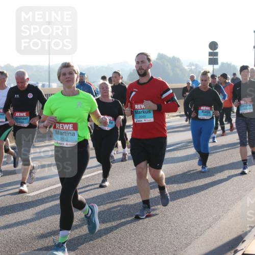 03.10.2025 - Köhlbrandbrückenlauf Lena Gebhardt http://msf.ph/oto/9042176 03.10.2025 09:25:57 Position 1 3129, 2502, 2049 meine-sportfotos.de