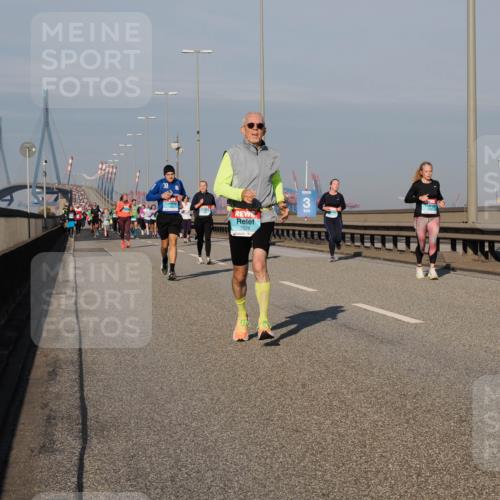 03.10.2025 - Köhlbrandbrückenlauf Fabian Wolf http://msf.ph/oto/9042186 03.10.2025 09:55:45 Position 3 3528, 3, 3435 meine-sportfotos.de