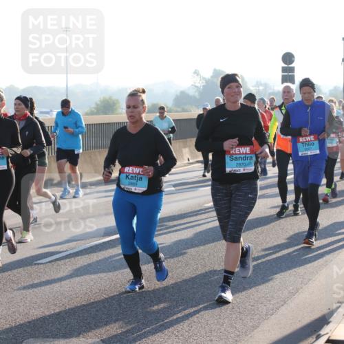 03.10.2025 - Köhlbrandbrückenlauf Lena Gebhardt http://msf.ph/oto/9042223 03.10.2025 09:25:59 Position 1 3130, 2149, 2869, 2870, 2067 meine-sportfotos.de
