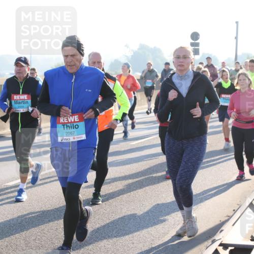 03.10.2025 - Köhlbrandbrückenlauf Lena Gebhardt http://msf.ph/oto/9042297 03.10.2025 09:26:01 Position 1 2005, 2067 meine-sportfotos.de