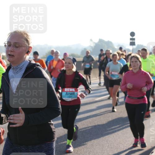 03.10.2025 - Köhlbrandbrückenlauf Lena Gebhardt http://msf.ph/oto/9042350 03.10.2025 09:26:03 Position 1 2004 meine-sportfotos.de