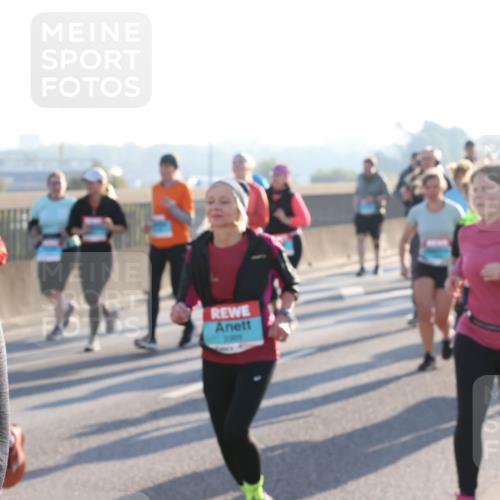 03.10.2025 - Köhlbrandbrückenlauf Lena Gebhardt http://msf.ph/oto/9042367 03.10.2025 09:26:03 Position 1  meine-sportfotos.de
