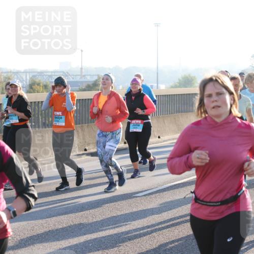 03.10.2025 - Köhlbrandbrückenlauf Lena Gebhardt http://msf.ph/oto/9042412 03.10.2025 09:26:04 Position 1 2369, 1756, 2244, 2362 meine-sportfotos.de