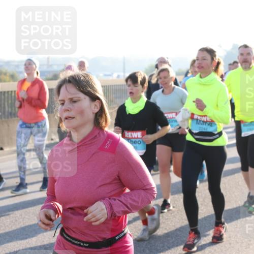 03.10.2025 - Köhlbrandbrückenlauf Lena Gebhardt http://msf.ph/oto/9042440 03.10.2025 09:26:05 Position 1 2244 meine-sportfotos.de