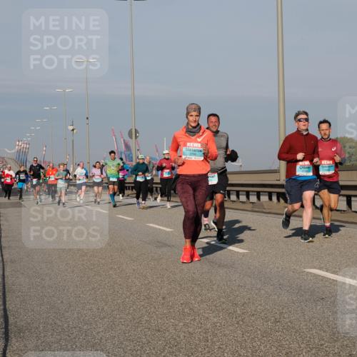 03.10.2025 - Köhlbrandbrückenlauf Fabian Wolf http://msf.ph/oto/9042468 03.10.2025 09:55:58 Position 3 2790, 2150 meine-sportfotos.de