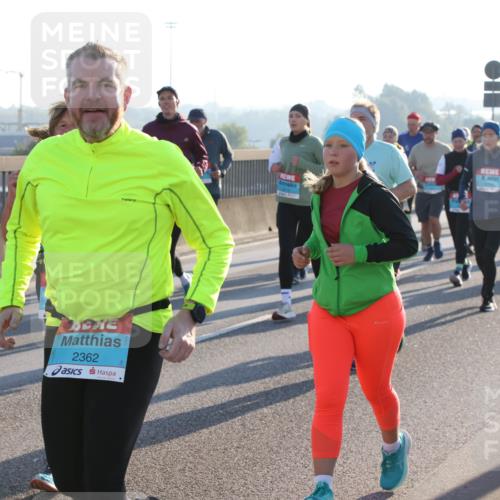 03.10.2025 - Köhlbrandbrückenlauf Lena Gebhardt http://msf.ph/oto/9042487 03.10.2025 09:26:06 Position 1 3, 2362 meine-sportfotos.de