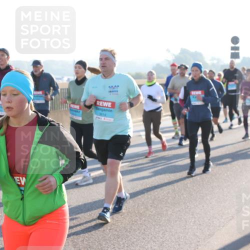 03.10.2025 - Köhlbrandbrückenlauf Lena Gebhardt http://msf.ph/oto/9042525 03.10.2025 09:26:07 Position 1 3614, 3000 meine-sportfotos.de