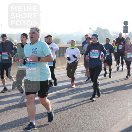 03.10.2025 - Köhlbrandbrückenlauf Lena Gebhardt http://msf.ph/oto/9042551 03.10.2025 09:26:08 Position 1 1160, 2820, 3614, 2752 meine-sportfotos.de