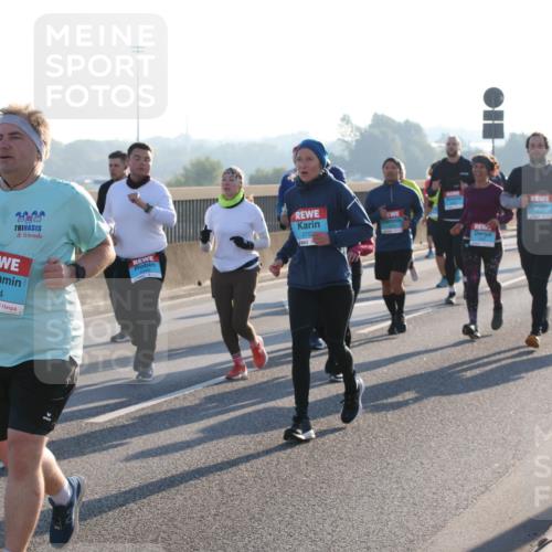 03.10.2025 - Köhlbrandbrückenlauf Lena Gebhardt http://msf.ph/oto/9042562 03.10.2025 09:26:08 Position 1 3614, 2752 meine-sportfotos.de