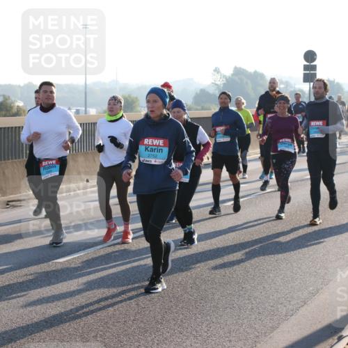 03.10.2025 - Köhlbrandbrückenlauf Lena Gebhardt http://msf.ph/oto/9042577 03.10.2025 09:26:08 Position 1 2752 meine-sportfotos.de