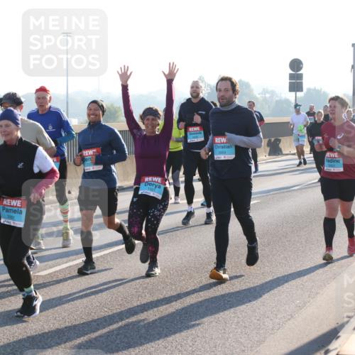 03.10.2025 - Köhlbrandbrückenlauf Lena Gebhardt http://msf.ph/oto/9042636 03.10.2025 09:26:10 Position 1 3001, 237, 1001, 2838, 3669 meine-sportfotos.de