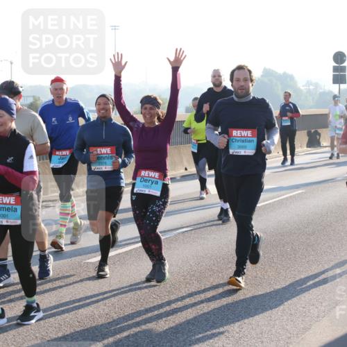 03.10.2025 - Köhlbrandbrückenlauf Lena Gebhardt http://msf.ph/oto/9042642 03.10.2025 09:26:10 Position 1 2376, 1001, 3001, 3669, 3663 meine-sportfotos.de