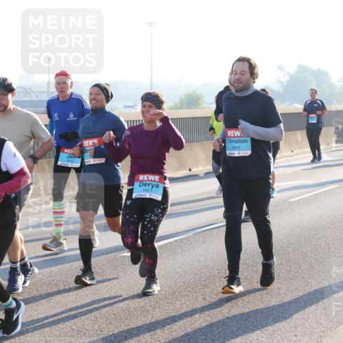 03.10.2025 - Köhlbrandbrückenlauf Lena Gebhardt http://msf.ph/oto/9042655 03.10.2025 09:26:11 Position 1 3001, 3510, 23, 1001, 3669, 3663, 2 meine-sportfotos.de