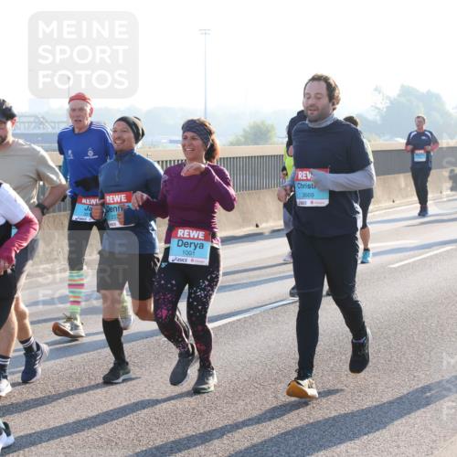 03.10.2025 - Köhlbrandbrückenlauf Lena Gebhardt http://msf.ph/oto/9042661 03.10.2025 09:26:11 Position 1 23, 1001, 3001, 41, 3669, 3, 3663 meine-sportfotos.de