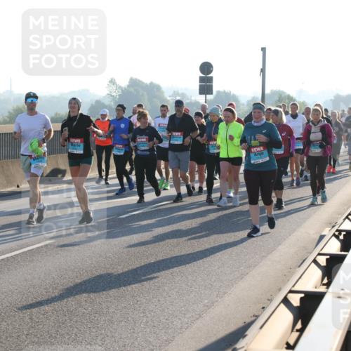 03.10.2025 - Köhlbrandbrückenlauf Lena Gebhardt http://msf.ph/oto/9042813 03.10.2025 09:26:16 Position 1 1700 meine-sportfotos.de
