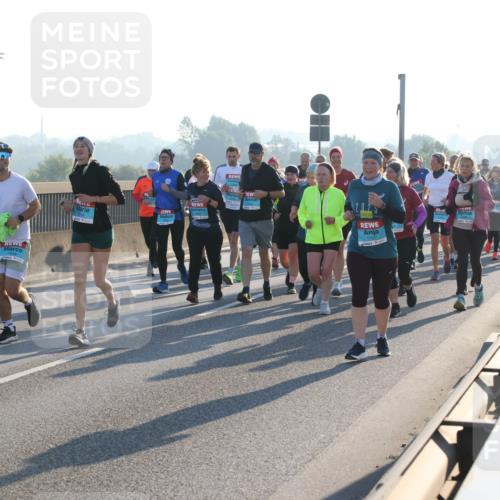 03.10.2025 - Köhlbrandbrückenlauf Lena Gebhardt http://msf.ph/oto/9042834 03.10.2025 09:26:16 Position 1  meine-sportfotos.de