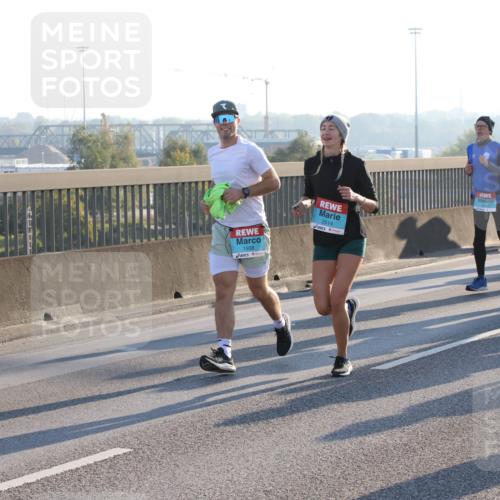 03.10.2025 - Köhlbrandbrückenlauf Lena Gebhardt http://msf.ph/oto/9042851 03.10.2025 09:26:18 Position 1 1938, 2514, 1929 meine-sportfotos.de