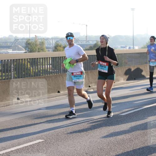 03.10.2025 - Köhlbrandbrückenlauf Lena Gebhardt http://msf.ph/oto/9042856 03.10.2025 09:26:18 Position 1 1938, 2514 meine-sportfotos.de