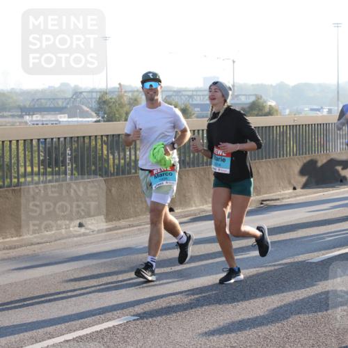 03.10.2025 - Köhlbrandbrückenlauf Lena Gebhardt http://msf.ph/oto/9042858 03.10.2025 09:26:18 Position 1 1938, 2514, 1926 meine-sportfotos.de
