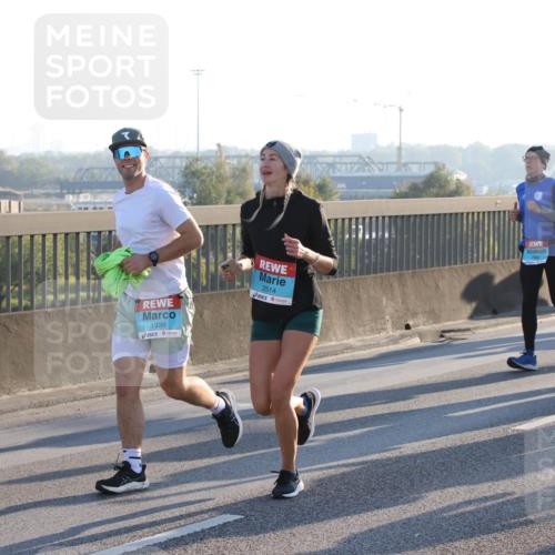 03.10.2025 - Köhlbrandbrückenlauf Lena Gebhardt http://msf.ph/oto/9042881 03.10.2025 09:26:18 Position 1 1938, 2514 meine-sportfotos.de