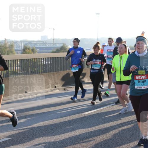 03.10.2025 - Köhlbrandbrückenlauf Lena Gebhardt http://msf.ph/oto/9042887 03.10.2025 09:26:19 Position 1 514, 1926, 025, 1700 meine-sportfotos.de