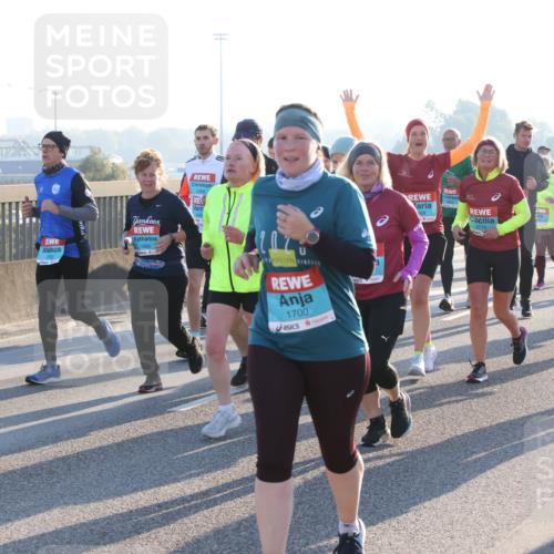 03.10.2025 - Köhlbrandbrückenlauf Lena Gebhardt http://msf.ph/oto/9042918 03.10.2025 09:26:19 Position 1 1926, 245, 1700, 169, 2058 meine-sportfotos.de