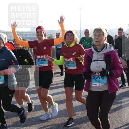03.10.2025 - Köhlbrandbrückenlauf Lena Gebhardt http://msf.ph/oto/9042993 03.10.2025 09:26:21 Position 1 2454, 1929, 2101, 2169, 2174, 2319, 2058 meine-sportfotos.de