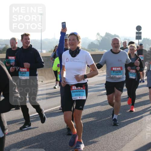 03.10.2025 - Köhlbrandbrückenlauf Lena Gebhardt http://msf.ph/oto/9043031 03.10.2025 09:26:23 Position 1 2624, 2319, 125, 1704, 1136 meine-sportfotos.de