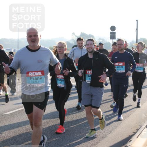03.10.2025 - Köhlbrandbrückenlauf Lena Gebhardt http://msf.ph/oto/9043087 03.10.2025 09:26:24 Position 1 2345, 4, 1136, 12, 2509, 3660, 1704 meine-sportfotos.de