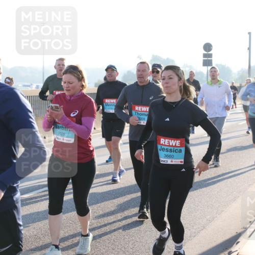 03.10.2025 - Köhlbrandbrückenlauf Lena Gebhardt http://msf.ph/oto/9043161 03.10.2025 09:26:26 Position 1 2509, 2028, 2782, 2308, 3660 meine-sportfotos.de
