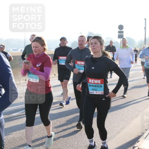 03.10.2025 - Köhlbrandbrückenlauf Lena Gebhardt http://msf.ph/oto/9043164 03.10.2025 09:26:26 Position 1 2509, 2028, 2782, 2308, 3660 meine-sportfotos.de