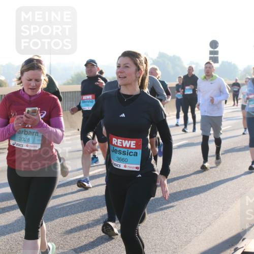03.10.2025 - Köhlbrandbrückenlauf Lena Gebhardt http://msf.ph/oto/9043177 03.10.2025 09:26:27 Position 1 2782, 2028, 3660 meine-sportfotos.de